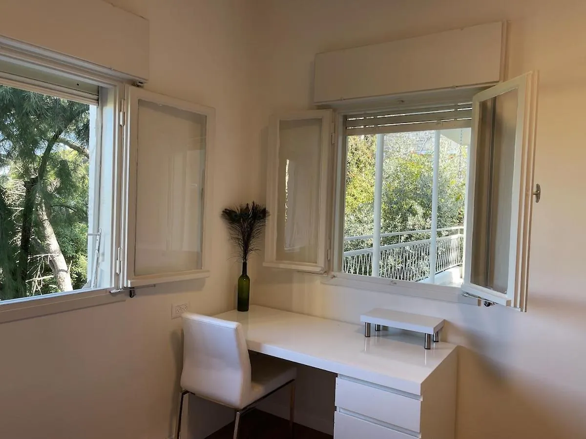 Amazing Apartment With Balcony & Hottub At Carmel Center Haifa Israele