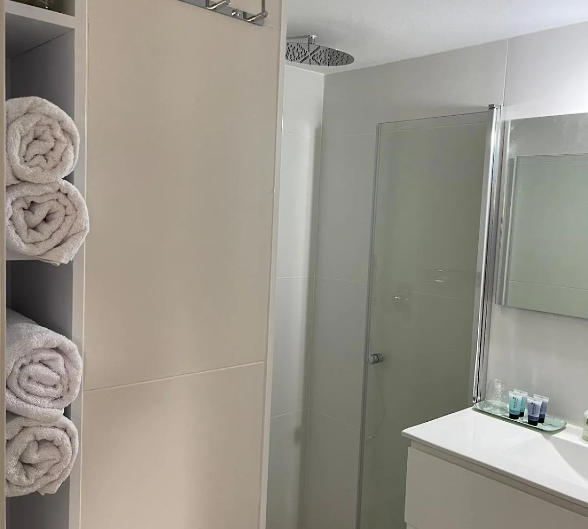 Amazing Apartment With Balcony & Hottub At Carmel Center Haifa
