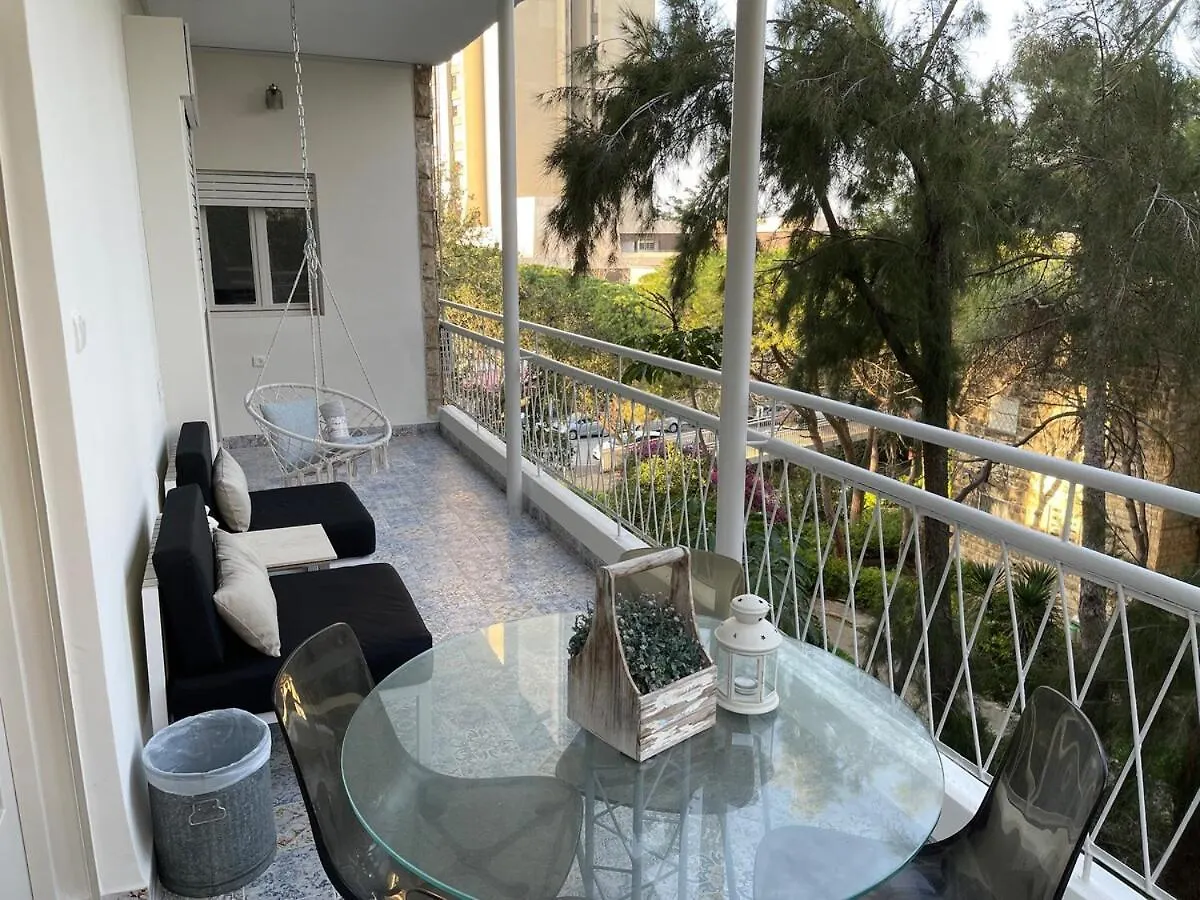 Amazing Apartment With Balcony & Hottub At Carmel Center Haifa